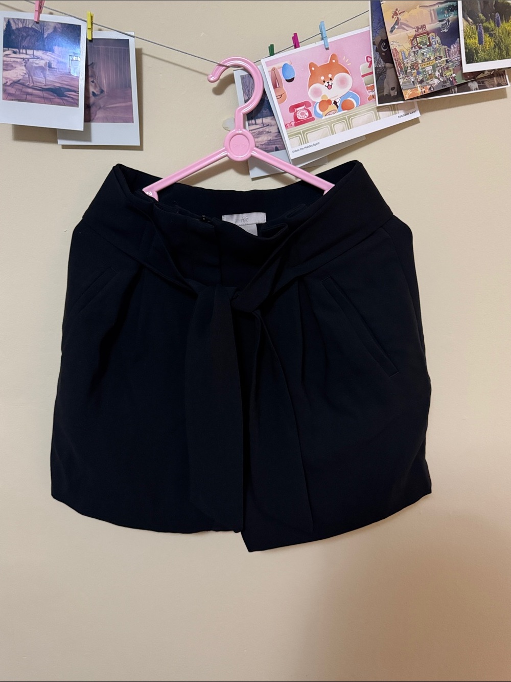 H&M High-waisted paper bag shorts